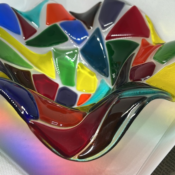 Fused art glass bowl - Picture 4 of 15